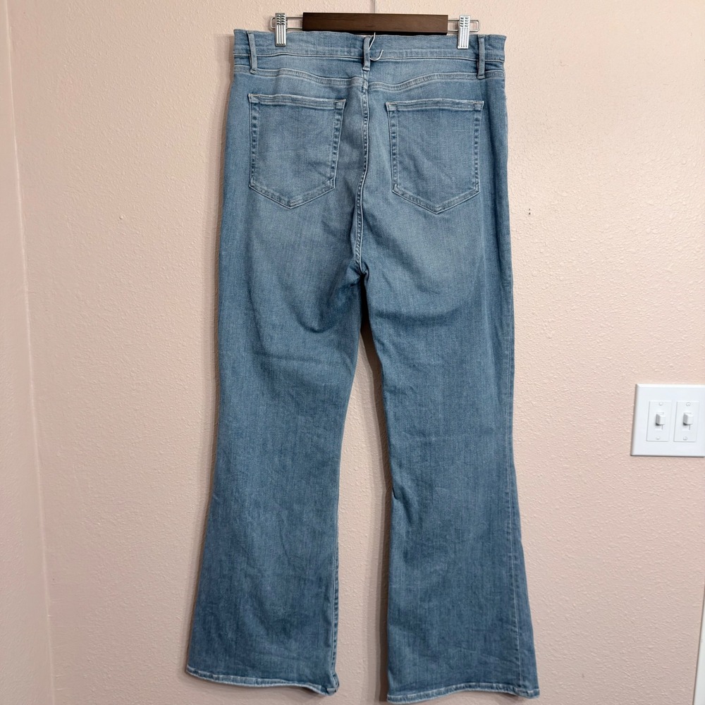FRAME Le Easy Flare High Rise Jeans Light Wash Blue Denim Size 32 - Picture 3 of 10